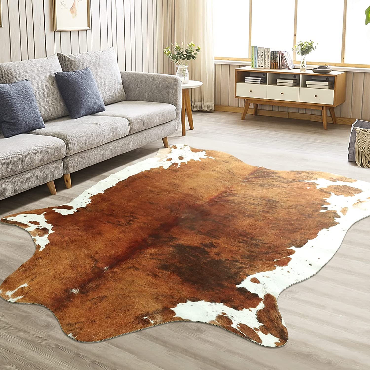 Luxurious Faux Fur Rug in Cowhide Design – Soft Decorative Rug for Living Room & Bedroom