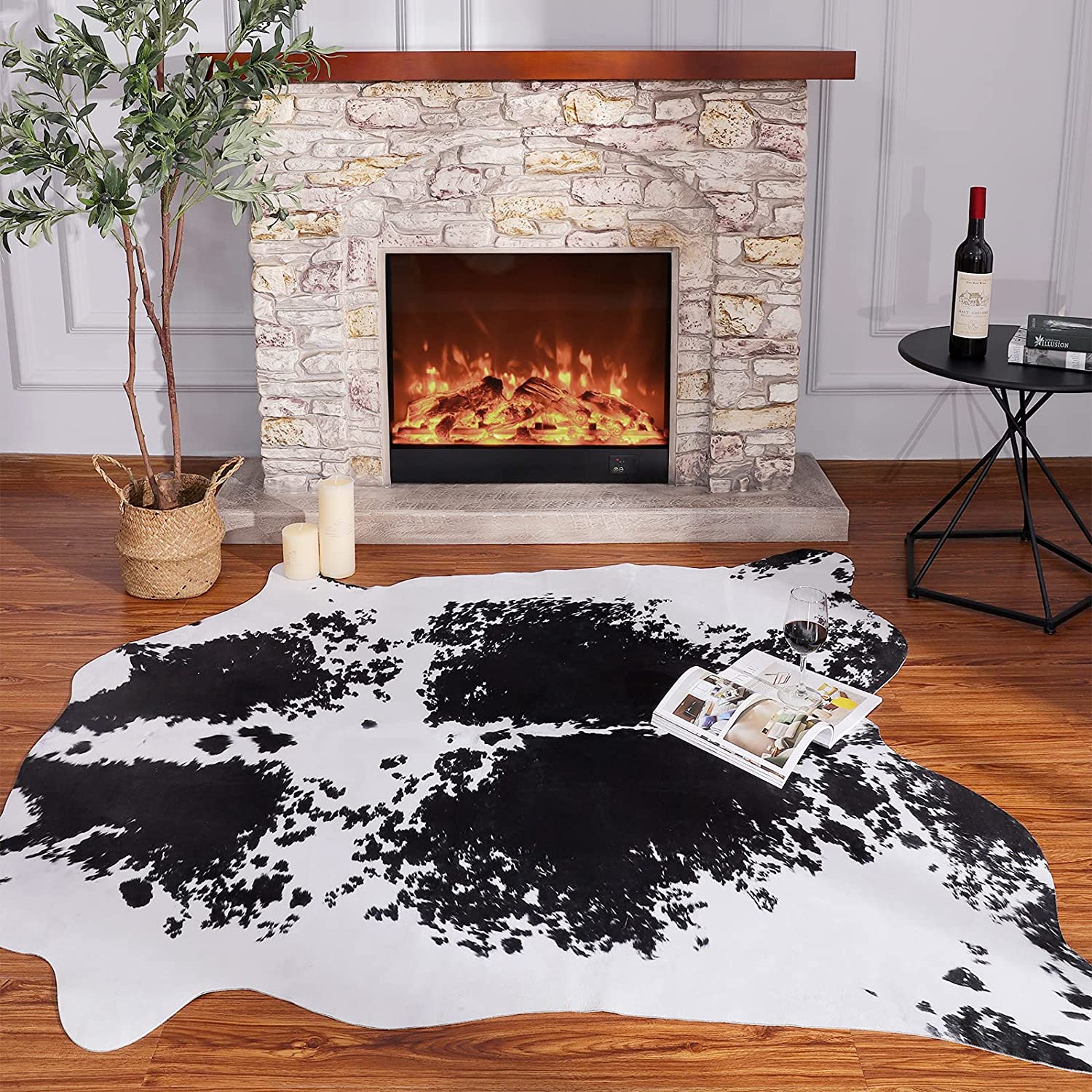 Luxurious Faux Fur Rug in Cowhide Design – Soft Decorative Rug for Living Room & Bedroom