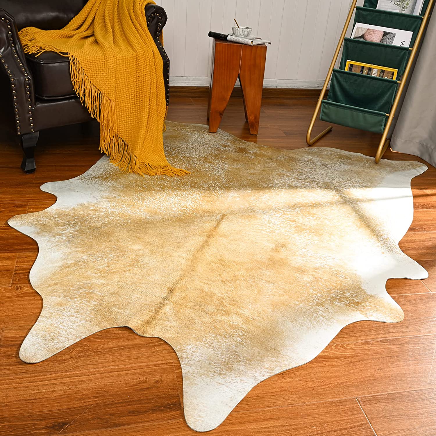 Luxurious Faux Fur Rug in Cowhide Design – Soft Decorative Rug for Living Room & Bedroom