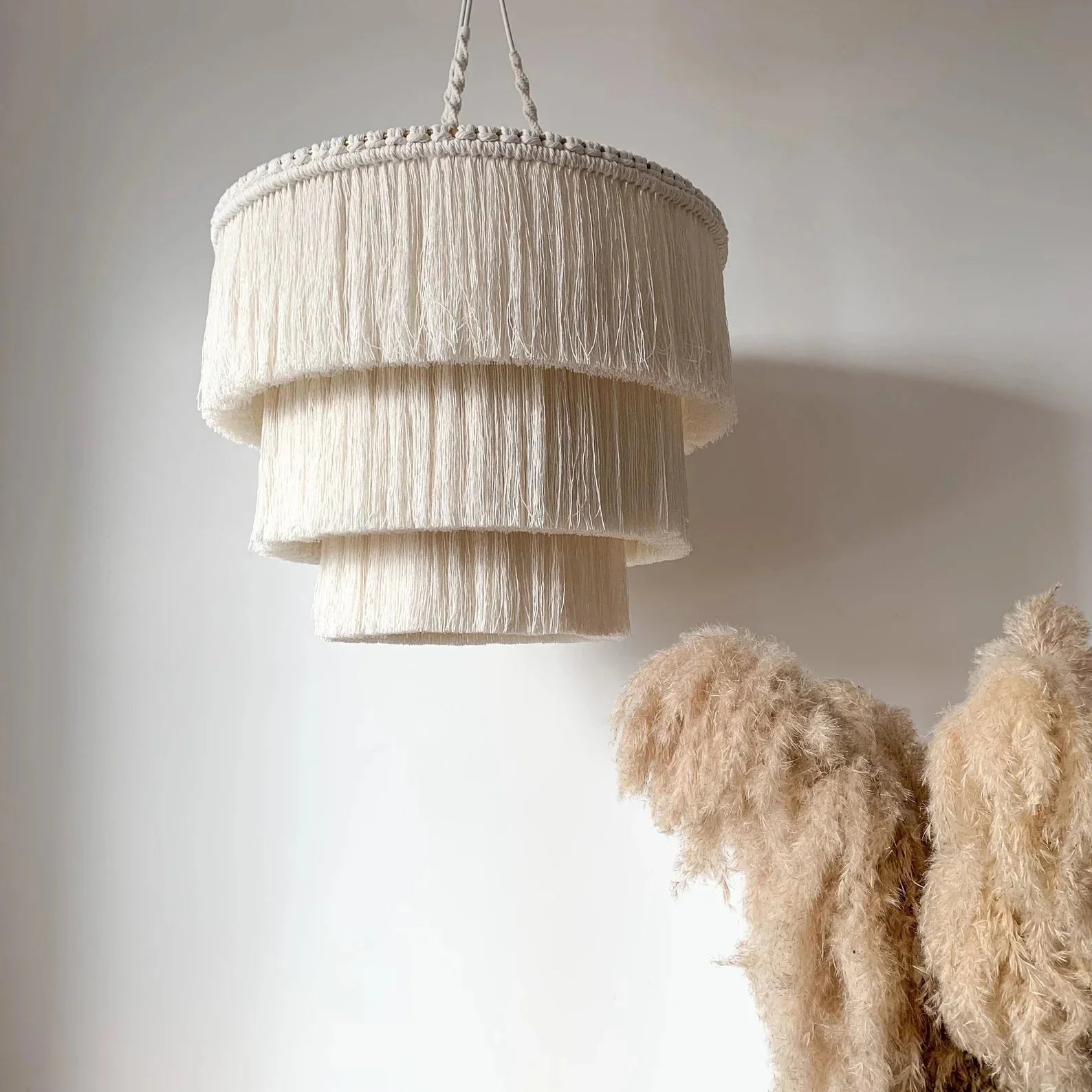 Boho Macramé Pendant Light with Fringes - Handmade Ceiling Light from Natural Materials in Scandinavian Style, Ideal for Living Room & Bedroom