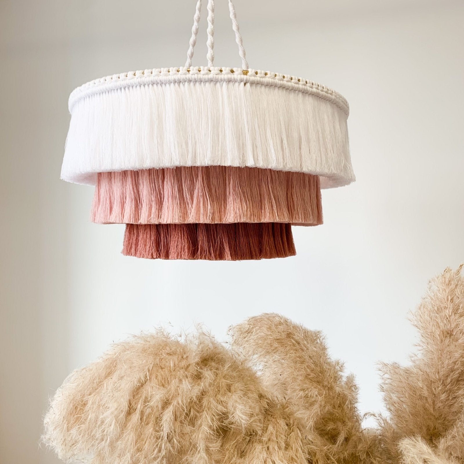 Boho Macramé Pendant Lamp Made from Natural Fibres - Handmade Ceiling Light with Fringes, Scandinavian Design for Living Room & Bedroom Lighting