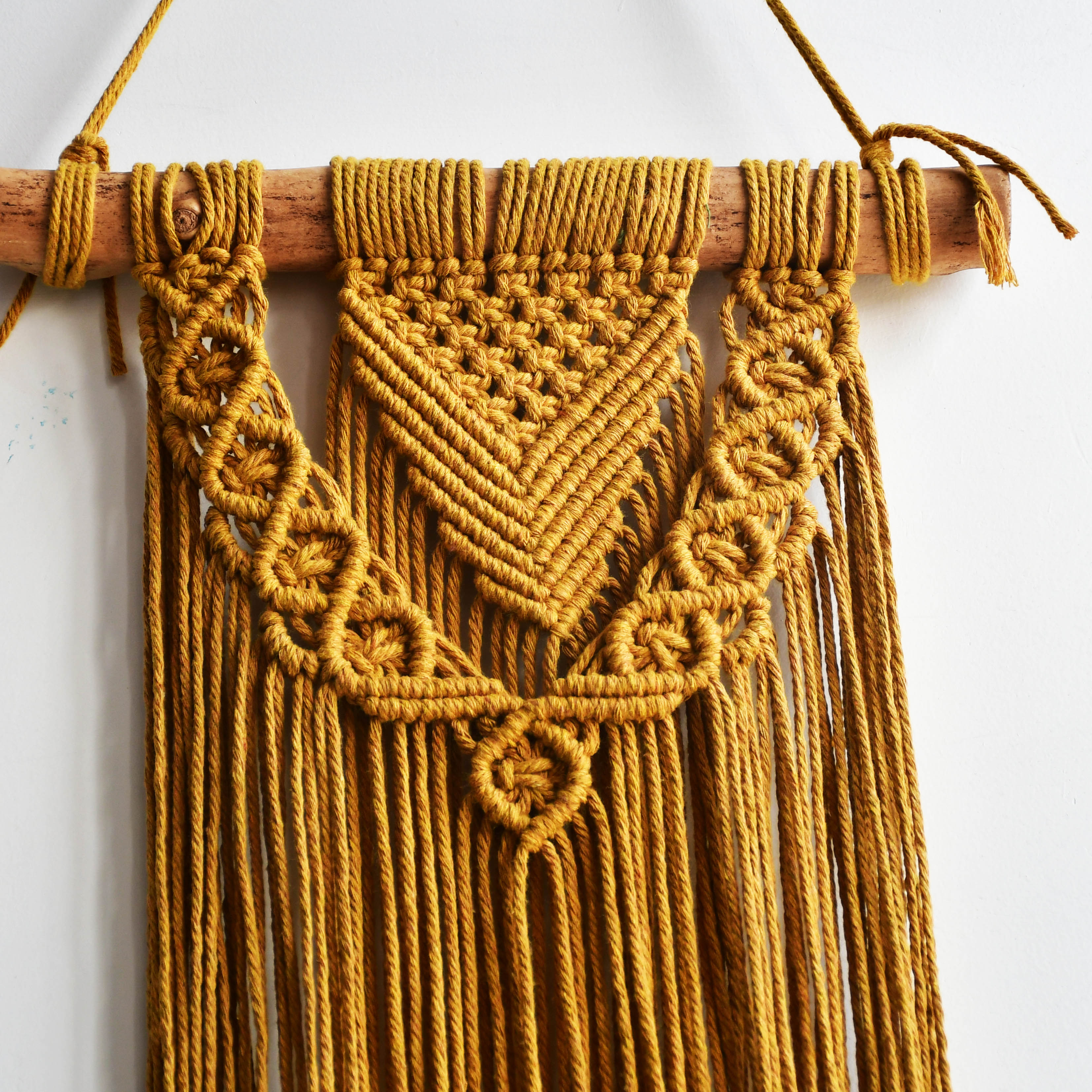 Boho Macramé Wall Hanging – Handcrafted Bohemian Wall Decoration for Living Room and Bedroom