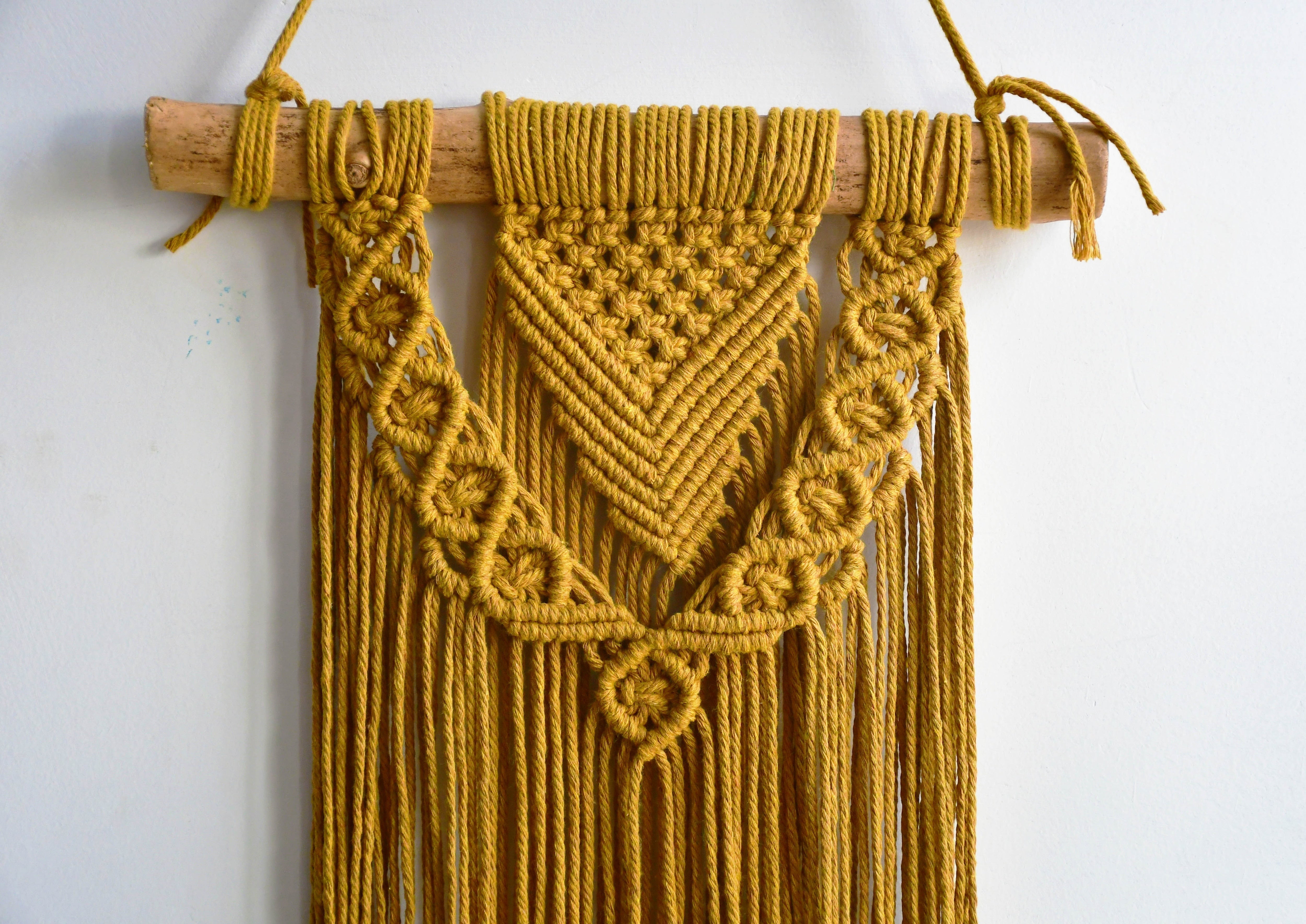 Boho Macramé Wall Hanging – Handcrafted Bohemian Wall Decoration for Living Room and Bedroom