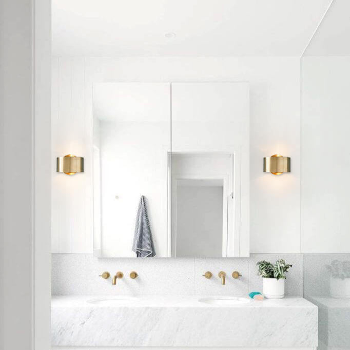 Sleek Retro Wall Light with Gold Finish